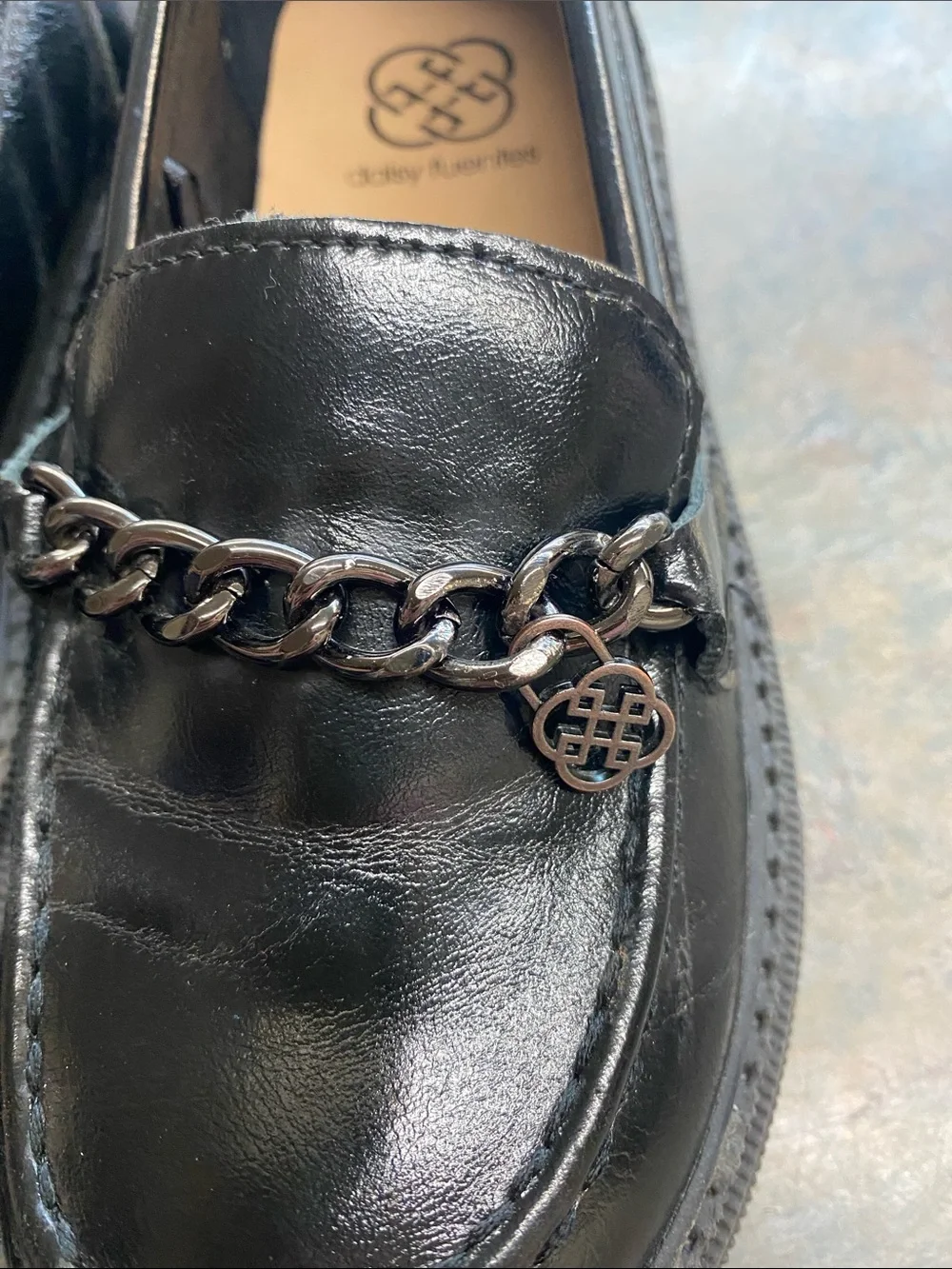 Daisy Fuentes Black Patent Chain-Trim Kid Girls' Loafers
